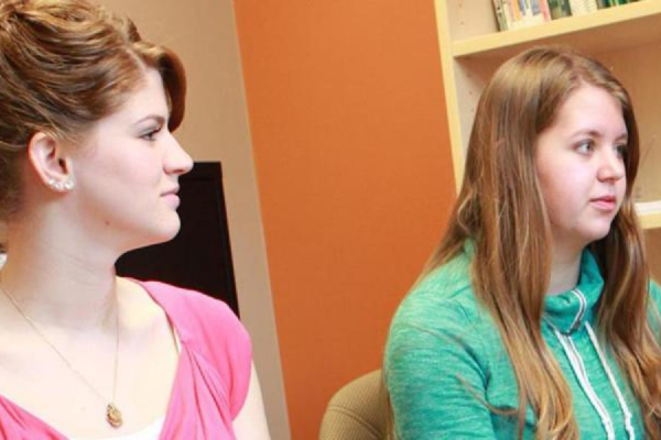 Two students in an advising appointment