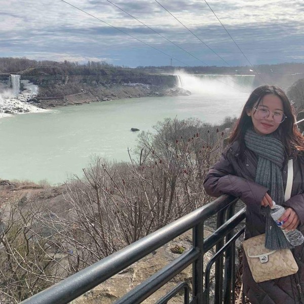 A student at Niagara Falls