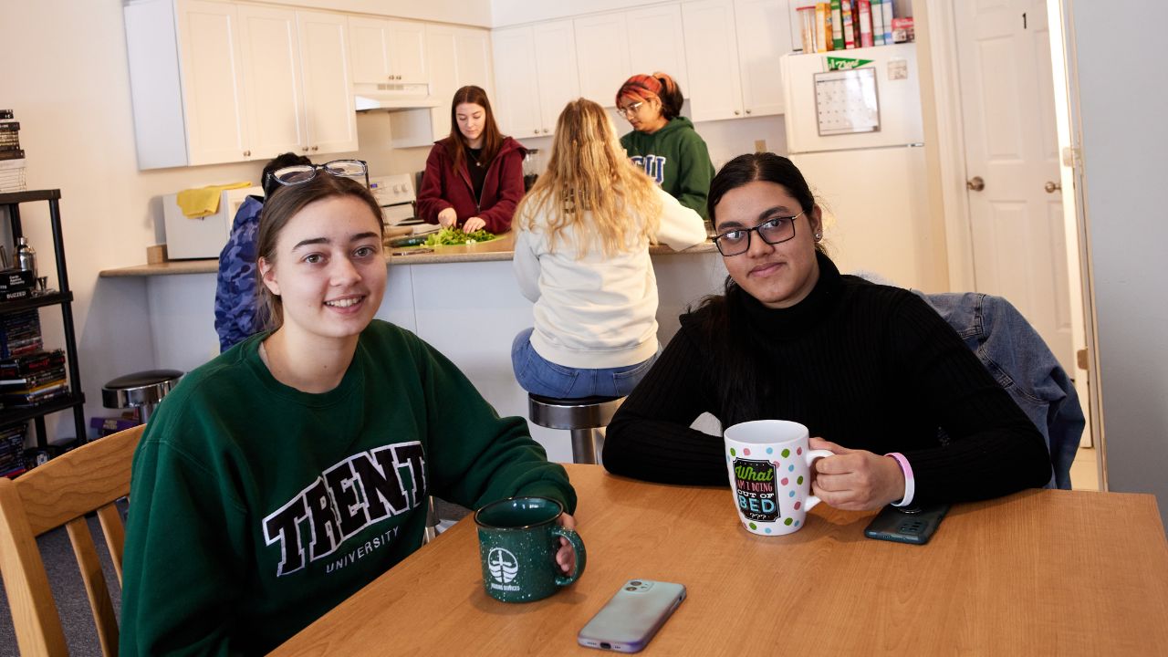 A group of female students in an Annex residence kitchen