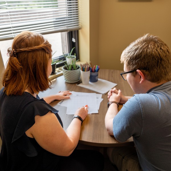 A student meeting with an advisor