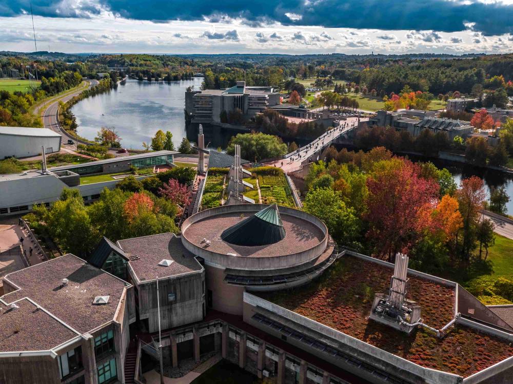 overview of the environmental science complex and green roofs in fall